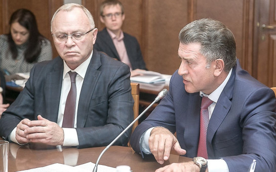 Владимир Знатков и Андрей Шимкив на заседании бюджетного комитета.
